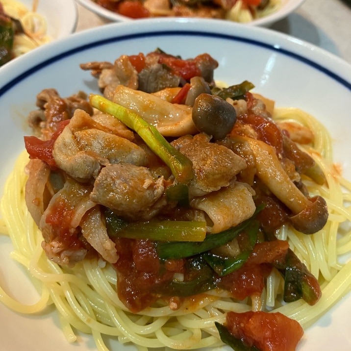 ニラと豚肉のトマトソーススパゲッティ